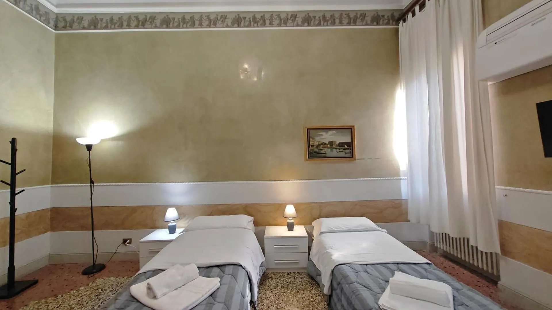 Venice Tourist House 0*,