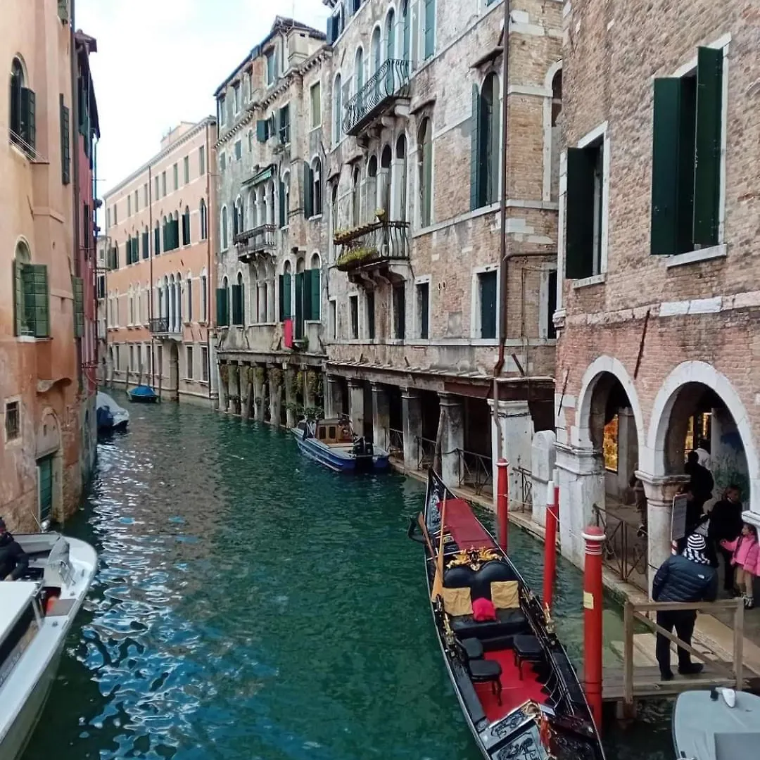 Venice Tourist House contacts